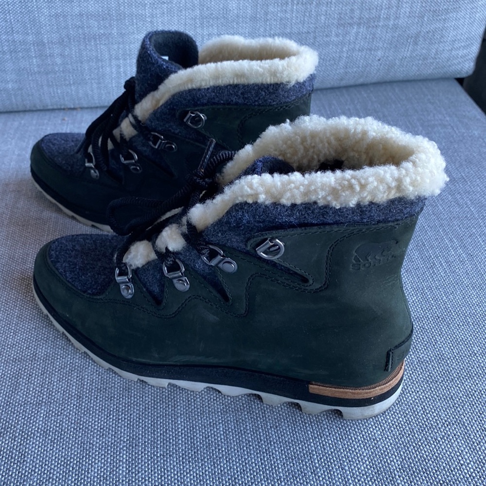 SOREL BOOTS LIKE NEW!